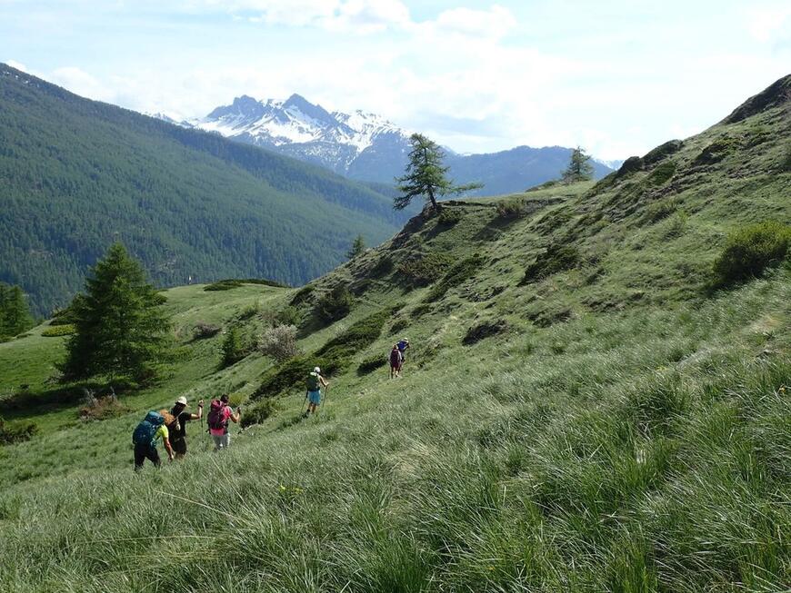 Sentier balcon au-dessus d'Aiguilles Sentier balcon au-dessus d'Aiguilles